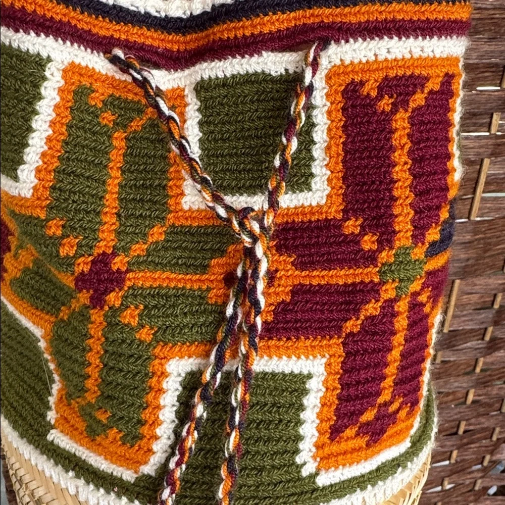 Opalo Handwoven and Iraca Palm Tote –Colombian Artisan Bag - Picture 4 of 12
